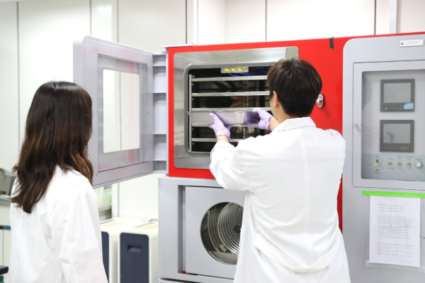 hy(대표이사 변경구)가 자체 개발한 ‘녹용유산균발효분말’이 식품의약품안전처로부터 개별인정을 획득했다고 22일 밝혔다. 이로써 hy는 총 8건의 개별인정형 원료를 확보했다. /사진=hy