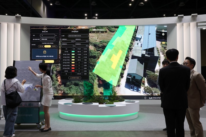 23일 일산 킨텍스에서 열린 '2025 K-GEO 페스타' LX공사관. /사진제공=LX공사