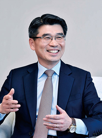 △1962년생 /연세대학교 불어불문학과 /1988년 현대자동차 입사 /2007년 기아 프랑스법인장 /2009년 기아 수출기획실장 /2012년 기아 사업성장본부장 /2013년 기아 유럽버인장 /2017년 기아 사업관리본부장/2020년 기아 대표이사 (現)