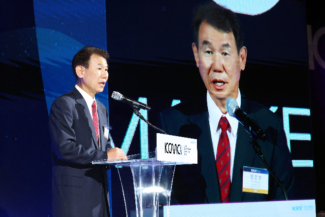 정은보 한국거래소 이사장이 29일 서울 웨스틴 조선 호텔에서 열린 ‘한국 자본시장 컨퍼런스 2025’에서 개회사를 하고 있다. / 사진제공= 한국거래소(2025.09.29)