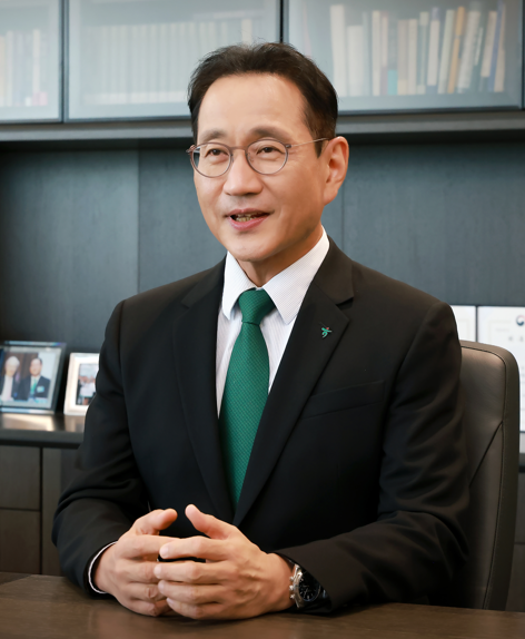 △ 김태우 하나자산운용 대표이사 사장 = 1967년 / 경성고 / 연세대 경영학과 학사 / 하나은행(주식/채권운용 담당) / 미래에셋자산운용 주식운용팀장 / 피델리티자산운용 포트폴리오 매니저 / 피델리티자산운용 한국 주식투자부문 대표 / 다올자산운용(옛 KTB자산운용) 대표이사(사장, 부회장) / 2023년 10월~ 현재, 하나자산운용 대표이사 // 사진제공= 하나자산운용