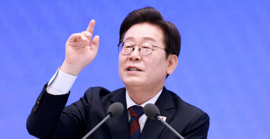 이대통령은 대선 후보 시절이던 지난해 5월 28일, 유튜브 방송을 통해 KODEX 200과 KODEX 코스닥150 ETF에 각각 2000만원씩 거치식 매수했다고 공개했다. 이 시점 대비 지난 27일 기준으로 보면, KODEX 200은 56.67%, KODEX 코스닥150은 30.57%의 수익률을 기록했다. 사진=한국기자협회