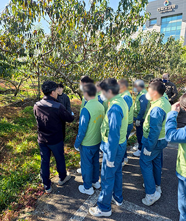 경기농협·의정부교도소 보라미봉사단, ‘농심천심’ 일손부족 농가 따뜻한 손길