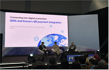 금융결제원이 2025년 인도네시아 디지털금융페스티벌(FEKDI) 행사에 참여해 ‘국가간 QR결제서비스’ 관련 발표를 하고 있다. / 사진=금융결제원