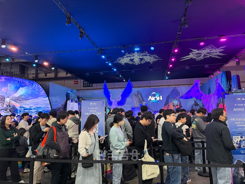 엔씨 '아이온2' 시연 대기줄. / 사진=정채윤 기자