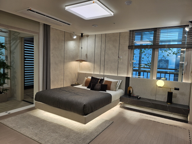 복정역 에피트 84A㎡타입 안방 전경./조범형 기자