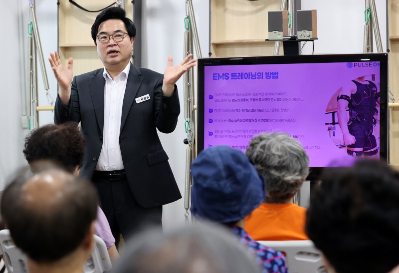 박일하 동작구청장이 지난 9월 EMS 트레이닝 오리엔테이션에 참석해 인사말을 하고 있다./사진제공=동작구