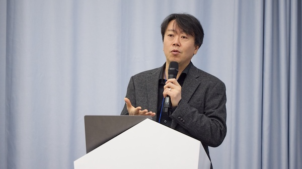 19일 김태윤 SK텔레콤 파운데이션 모델 담당이 개발 중인 AI 모델을 주제로 발표하고 있다. / 사진=SKT