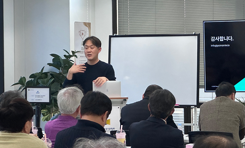 ▲18일 오후 3시 한국인터넷신문협회에서 열린 ‘AI 플랫폼이 만드는 새로운 시장 지도’ 세미나에서 한승수 파노믹스 대표가 강연하고 있다. (사진제공=한국인터넷신문협회)