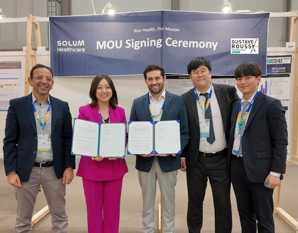 (왼쪽부터) 아흐메드 압델아지즈 아인샴스대학병원 종양학 교수, 김지희 솔루엠헬스케어 대표, 아흐마드 몰시 구스타브 루시 인터내셔널 이집트 병원 매니징 디렉터(종양내과 전문의). / 사진=솔루엠헬스케어