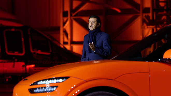 호세 무뇨스 현대차 대표이사가 'GV60 마그마'에 대해 소개하고 있다. / 사진=제네시스