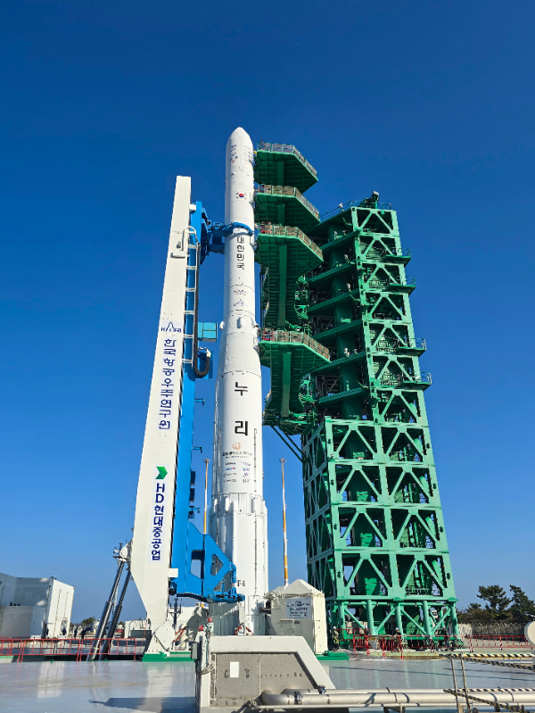 HD현대중공업이 구축한 발사대에서 발사 준비를 마친 누리호. /사진제공=HD현대중공업