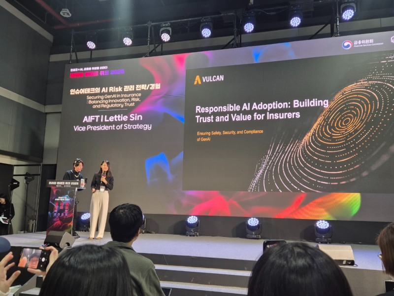 레티 신(Lettie Sin) AIFT 전략 부대표가 28일 서울 양재 aT센터에서 열린 '코리아핀테크 위크 2025'에서 'AI와 보험 공존을 위한 방안' 세미나에서 발표하고 있다. 사진=강은영 기자