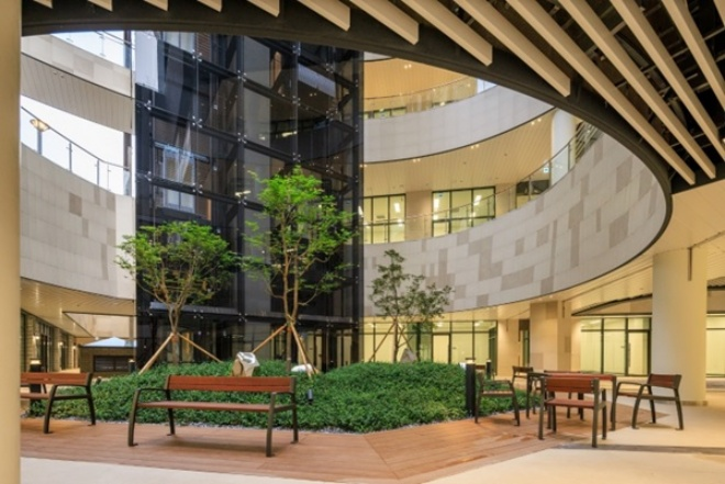 힐스테이트 소사역 내부 포디움 공간./현대엔지니어링