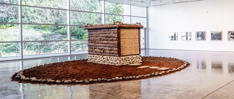 관집, 280x 120 x 200 cm 돌,나무,시멘트,2025