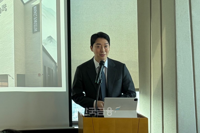 박용준 삼진식품 대표가 9일 여의도 63빌딩에서 열린 IPO 기자간담회에서 향후 성장 전략과 포부를 밝히고 있다. / 사진=한국금융신문(2025.12.9)