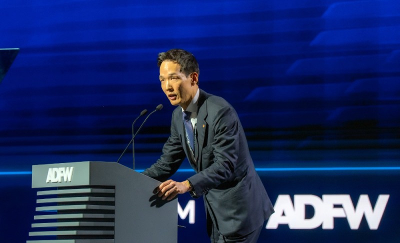 김동원 한화생명 최고글로벌책임자(CGO) 사장이 8일 ADFW 2025의 글로벌 마켓 서밋 현장에서 개회사를 발표하고 있다.(2025.12.08.)./사진제공=한화생명