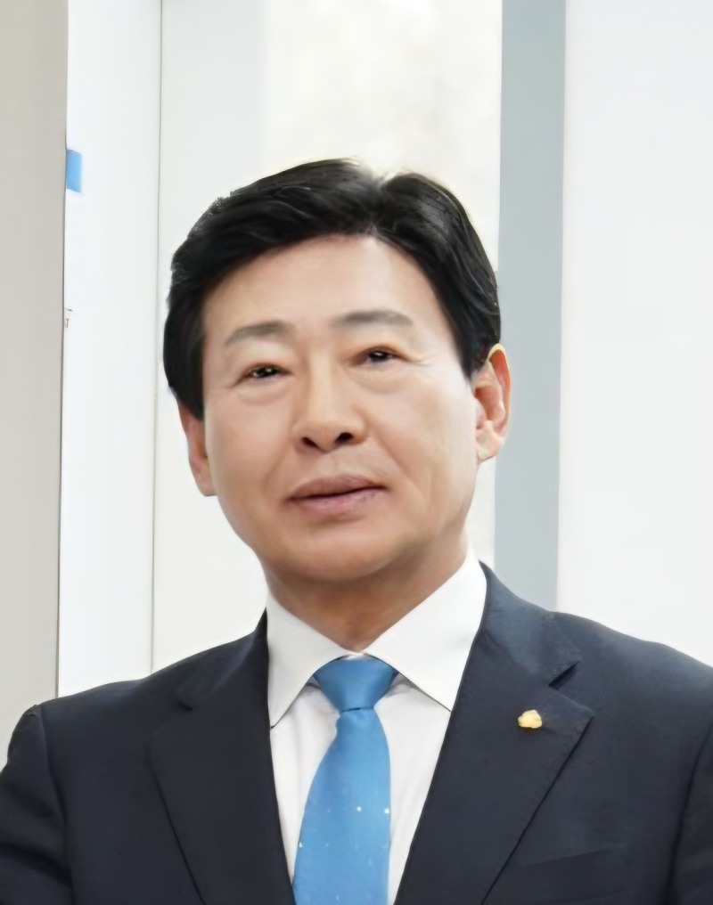 새마을금고중앙회 회장 후보 기호 1번 유재춘 서울축산새마을금고 이사장./사진=한국금융 DB