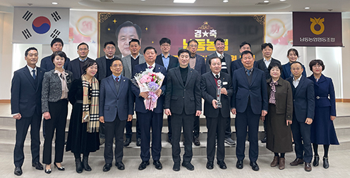 ▲ 사진 오른쪽 다섯번 째부터 한윤우 조합장, 김재득 총괄 본부장, 윤덕유 상임이사.