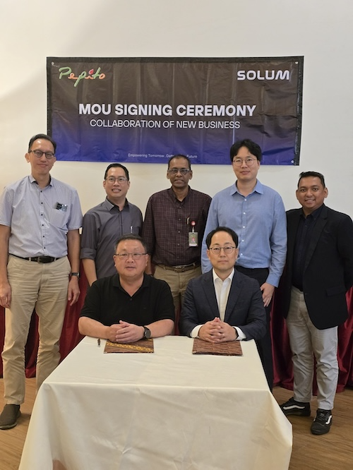 (앞줄 왼쪽부터) Freddy Sulaeman Pepito 그룹 총괄 사장, 백승관 솔루엠 ESL 사업부 전무. / 사진=솔루엠