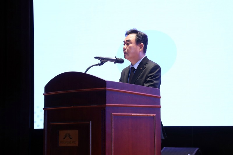 최철규 강원랜드 대표이사 직무대행이 신년인사를 전하는 모습./사진제공=강원랜드