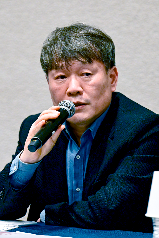 이규석 현대모비스 대표이사가 CES 2026에서 진행된 기자간담회에서 사업 방향을 소개하고 있다. / 사진=현대모비스