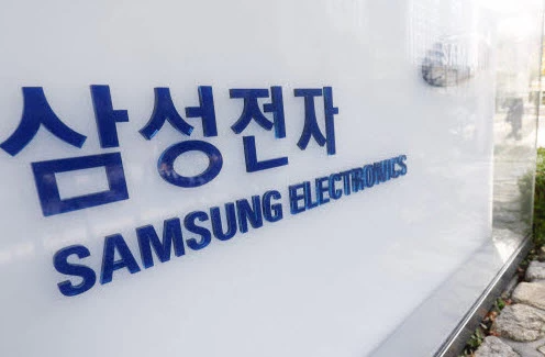 주가가 14만 원을 돌파하며 가파른 상승세를 보이는 가운데, 삼성전자 임직원들은 오는 30일 지급될 OPI(초과이익성과급)를 두고 '주식 대박'과 '현금 확보' 사이에서 치열한 계산기를 두드리고 있다. 사진=삼성전자