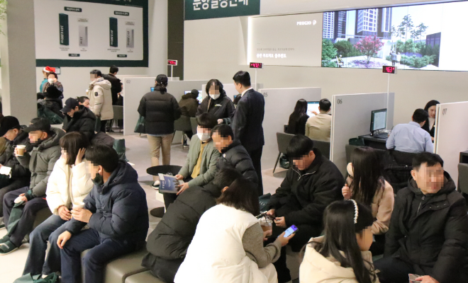 '용인 푸르지오 클루센트' 견본주택 인파 사진./사진제공=HM그룹