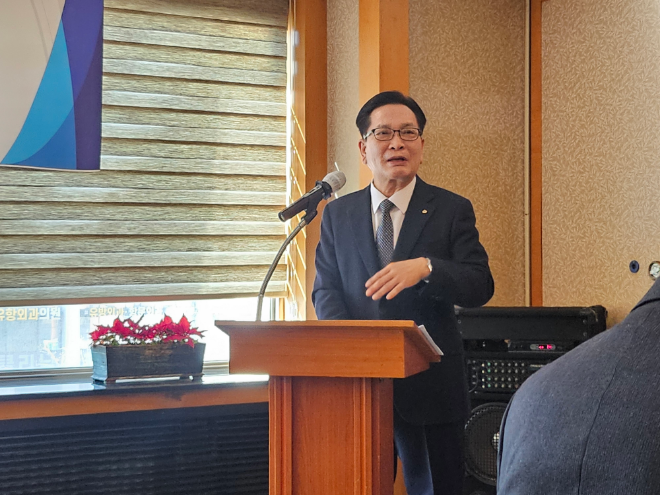 27일 기자간담회에서 기자들의 질문에 답하고 있는 김성은 주건협 신임회장./한국금융신문 조범형 기자