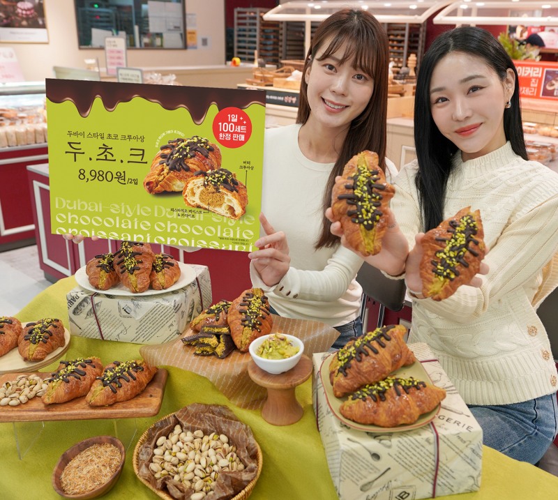 신세계푸드가 출시한 두바이초코크루아상./사진제공=신세계푸드