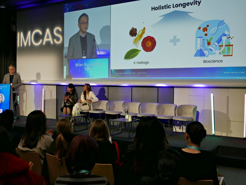 '홀리스틱 롱제비티 솔루션' 기술 비전을 공개하는 IMCAS 현장./사진제공=아모레퍼시픽