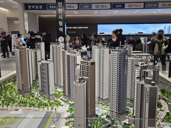 6일 포레나더샵 인천시청역 견본주택 모형도./한국금융신문 조범형 기자