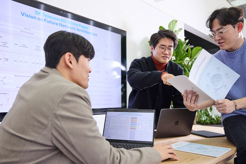 SK텔레콤은 중장기 네트워크 진화 전략을 담은 세 번째 6G 백서 ‘ATHENA’를 발간하고 관련 기술 일부를 MWC26에서 선보인다고 23일 밝혔다. /사진=SK텔레콤