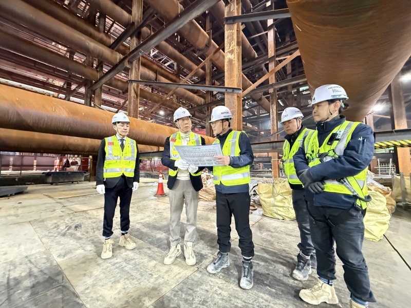 성중기 강남구청장 예비 후보가 영동대로 복합개발(GTX) 현장을 찾아 점검하는 모습./사진제공=성중기 예비후보 캠프