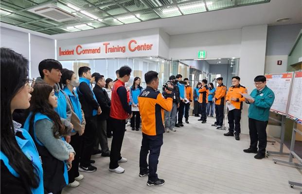 용산구 통합지원본부 상황총괄반장 훈련 중 언론브리핑을 하는 모습./사진제공=용산구