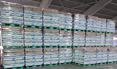 ▲ 지난 6일 오후 전남 여수 남해화학 비료 보관창고에 농번기 공급을 앞둔 '그레뉼 요소비료'가 빈틈없이 적재되어 있다.