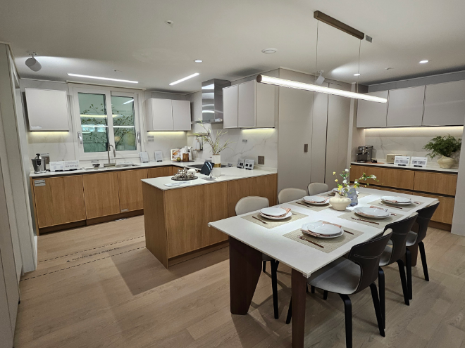 삼성물산 건설부문 '래미안 엘라비네' 주방 전경./한국금융신문 조범형 기자