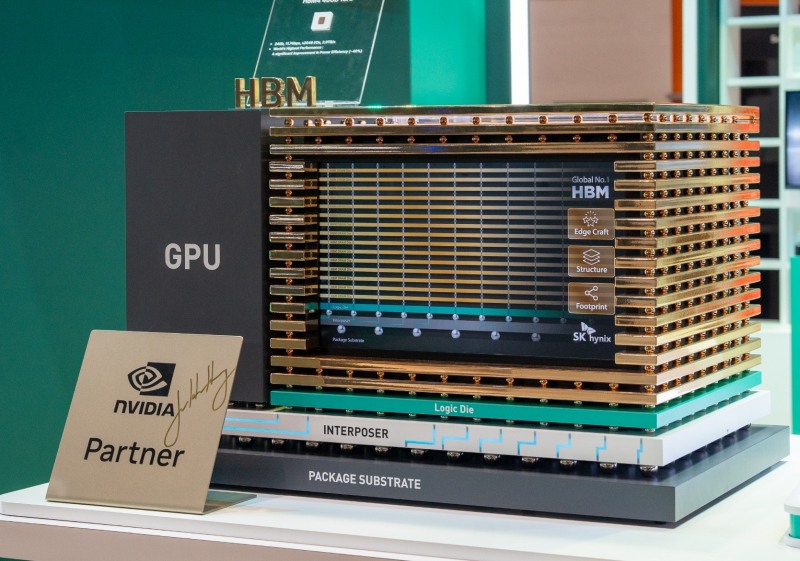 SK하이닉스 HBM4 내부 구조 모형물