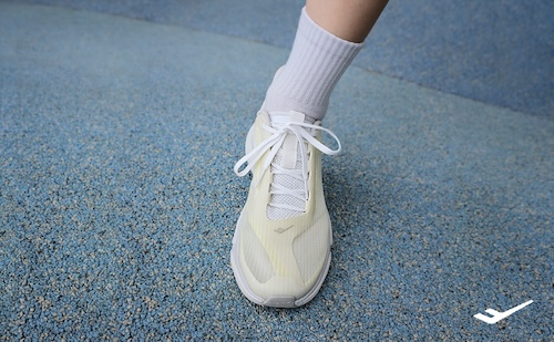 프로-스펙스가 산업디자인 스튜디오 SWNA와 협업한 첫 번째 러닝화 ‘SWNA SEAM 26’을 19일 공개했다. /사진=프로-스펙스