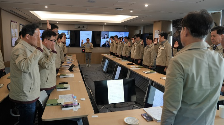 SR은 서울 강남구 본사사옥에서 ‘에너지 비상저감조치 결의대회’를 열고 전사 에너지절약 생활화 실천 강화를 다짐했다./사진제공=SR