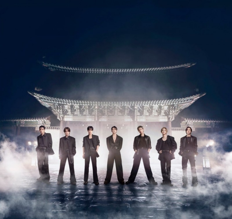 약 4년 만에 완전체 활동은 재개한 방탄소년단. / 사진=하이브