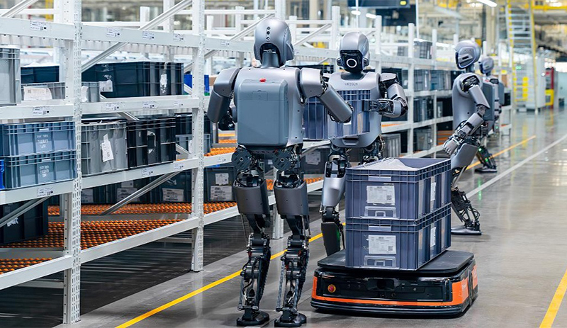 ▲유비테크 휴머노이드 로봇들이 운반 작업을 하고 있다. (사진=유비테크 웹사이트)