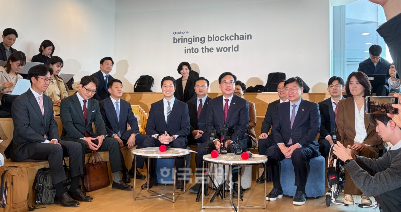 국민의힘은 25일 서울 여의도 코인원 본사에서 ‘디지털자산 과세제도 개선 관련 현장간담회’를 열고, 디지털자산 과세제도 시행 관련 쟁점 점검과 함께 입법 방향에 대한 업계 건의사항을 청취했다. / 사진= 한국금융신문(2026.3.25)