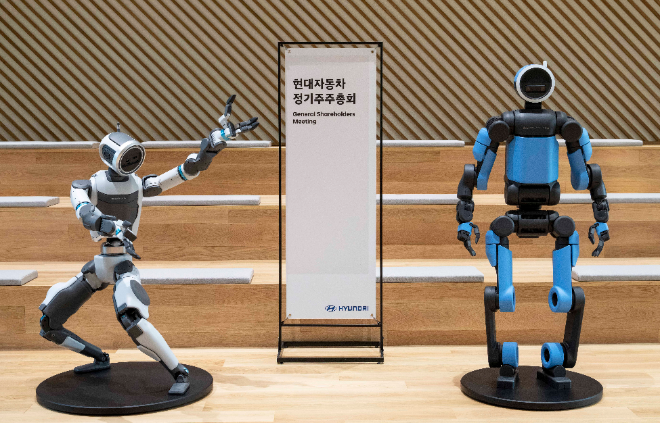 26일 현대차 정기주주총회 입구에 전시된 휴머노이드 '아틀라스'. / 사진=현대차