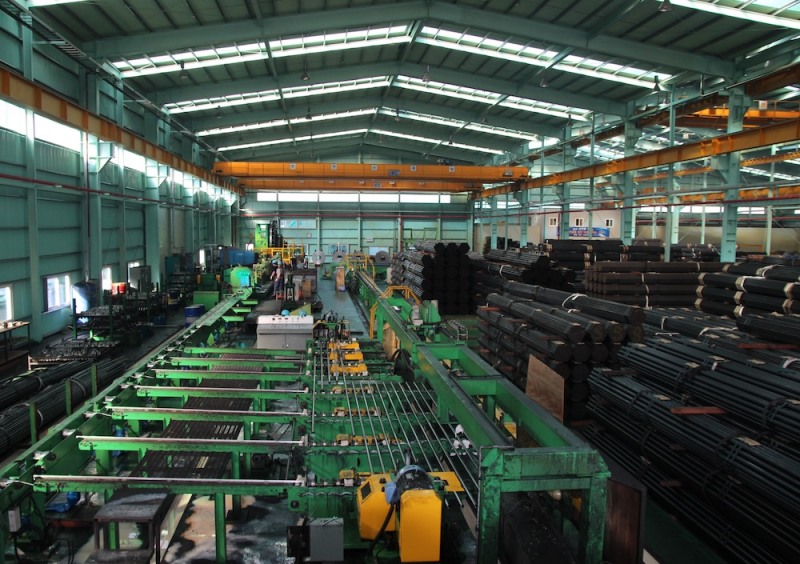 포스코와 기업은행, 한국무역보험공사의 철강업계 금융지원 프로그램에 참여한 티지에스파이프 공장에 해외 출하를 앞둔 제품들이 쌓여 있다. /사진=포스코