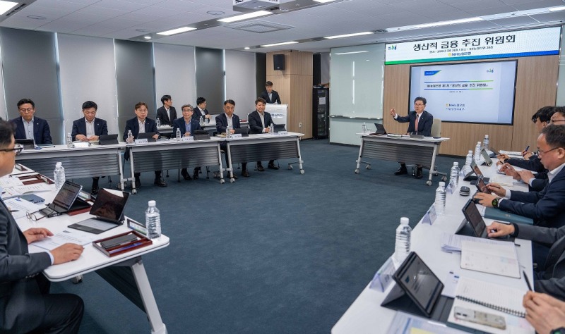 강태영 NH농협은행장이 26일 개최된 생산적 금융 추진 위원회를 주재하고 있다. / 사진제공 = NH농협은행