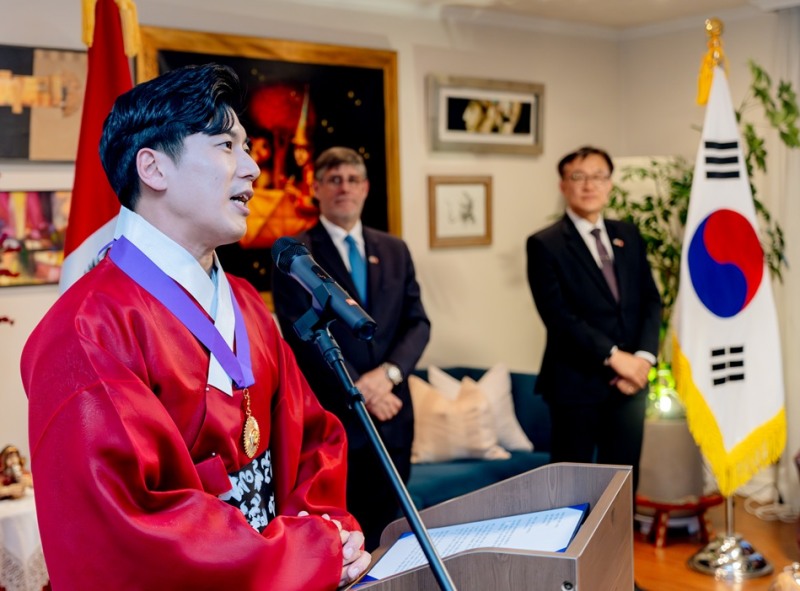 정사무엘 한문화진흥협회장이 페루 공로훈장을 수여 받은 후 인사말을 하고 있다. 사진제공=한문화진흥협회