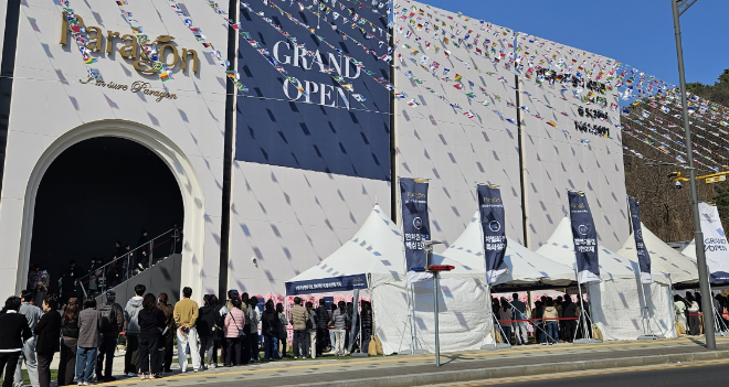 ‘검단호수공원역 파라곤’ 견본주택 인파 사진./사진제공=동양건설산업