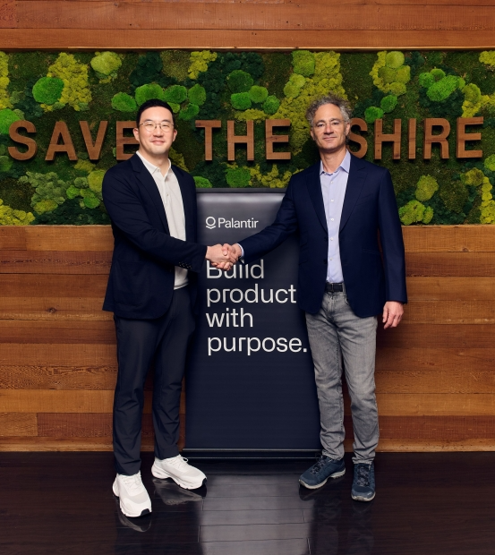 구광모 LG 대표(왼쪽)와 알렉스 카프 팔란티어 창업자. 사진=LG