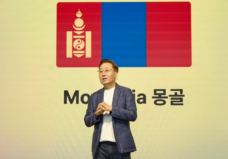 윤호영 카카오뱅크 대표가 8일 언론 간담회에서 몽골 진출에 대해 설명하고 있다. / 사진제공 = 카카오뱅크